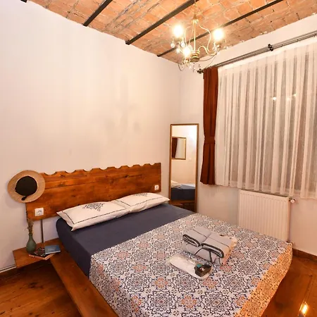 Apartment Casa En Taksim